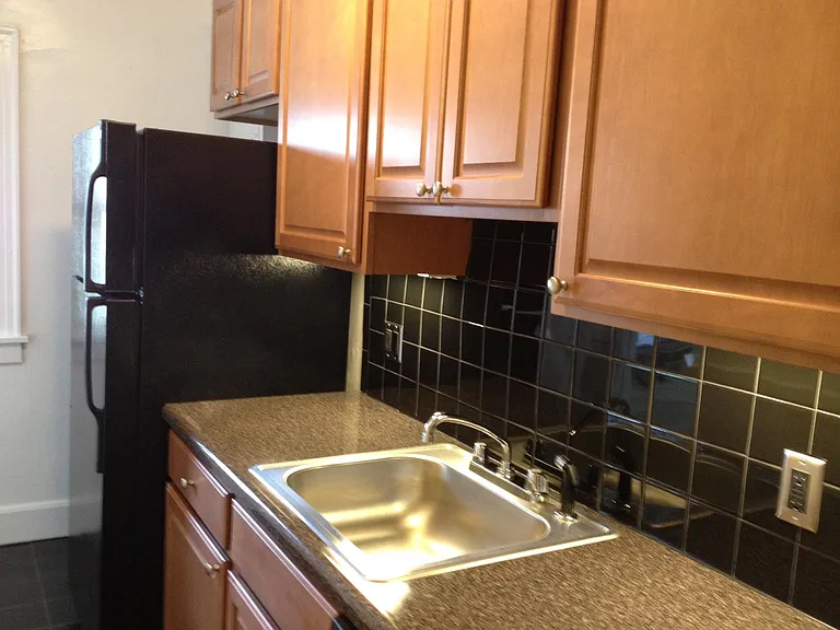 Carlyle Apartments — Photo 27