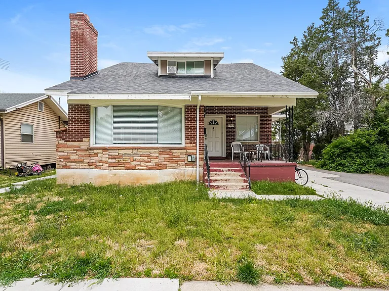 2943 Porter Ave — Photo 1