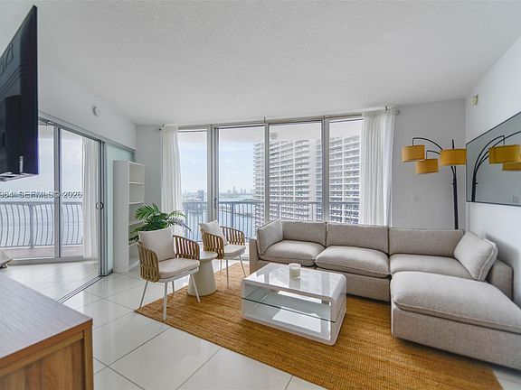 5th image of 1750 N Bayshore Dr APT 2402