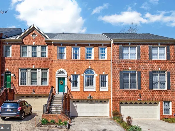 105 Crofton Hill Ln, Rockville, MD 20850