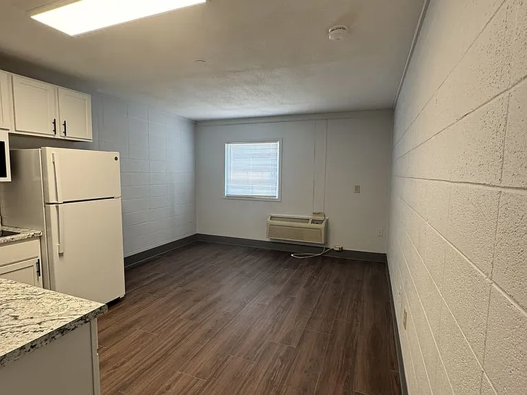 104 S Main St — Photo 62