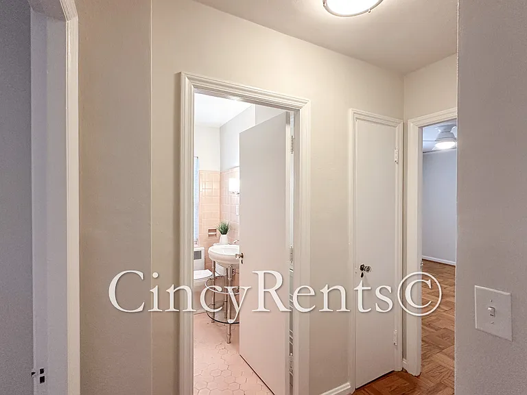 1118 Delta Ave #2 — Photo 15
