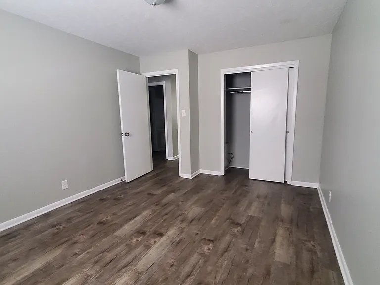 802 E King St #11 — Photo 4
