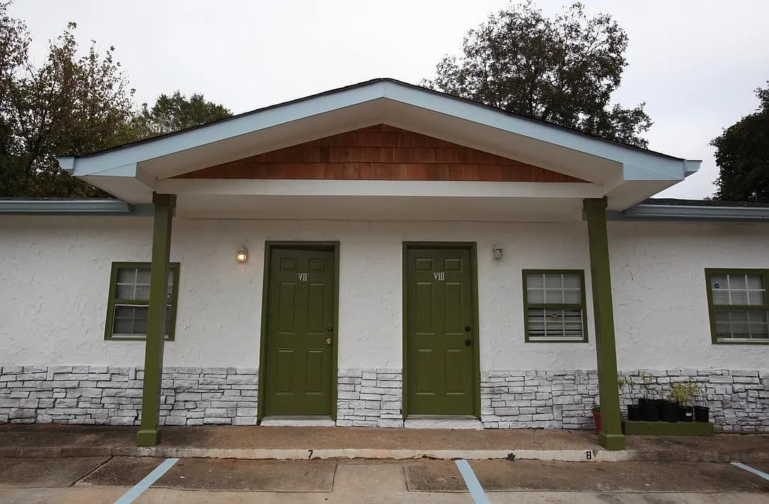 650 Allen St — Photo 1