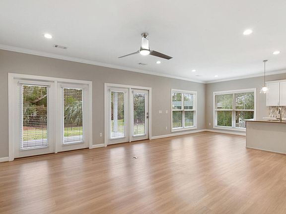 4th image of 225 Kensington Dr