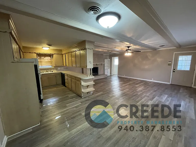 611 E University Dr #1 — Photo 4