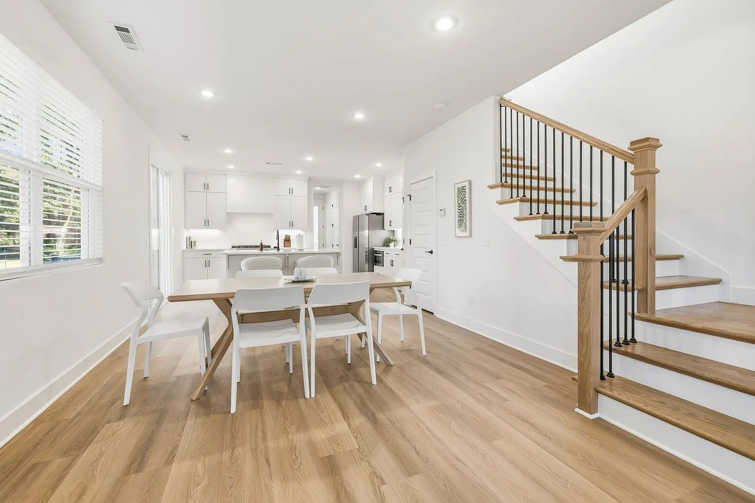 3 bed, 2.0 bath, 1711 sqft, $3,585 — Photo 4