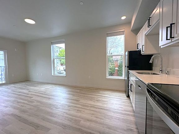 4th image of 810 Yakima Ave #10