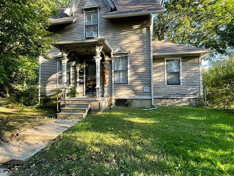 321 E Cross St — Photo 1