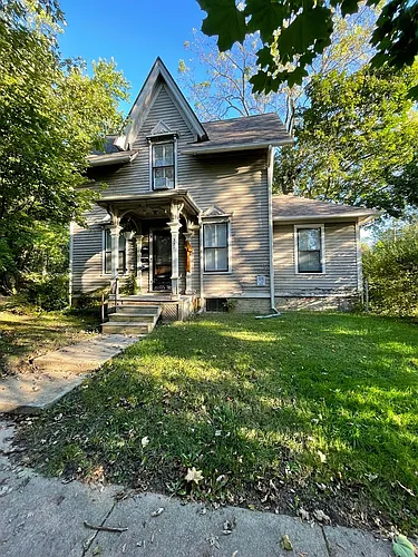 321 E Cross St Photo 1