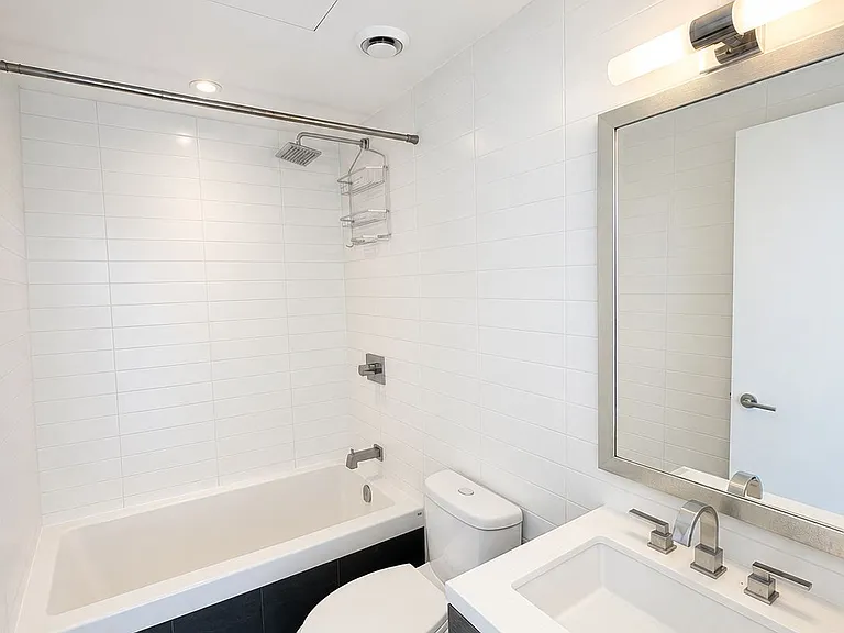 224 King St W #3001 — Photo 6