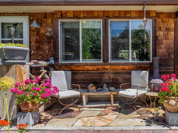 3850 S Meadow Dr, Jackson, WY 83001