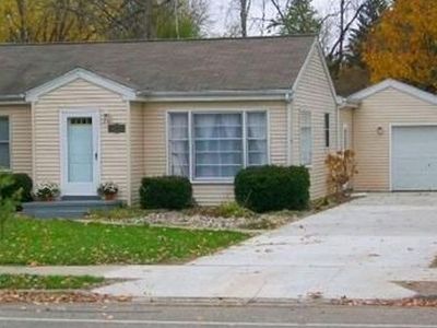 3032 Pleasant Grove Rd, Lansing, MI, 48910