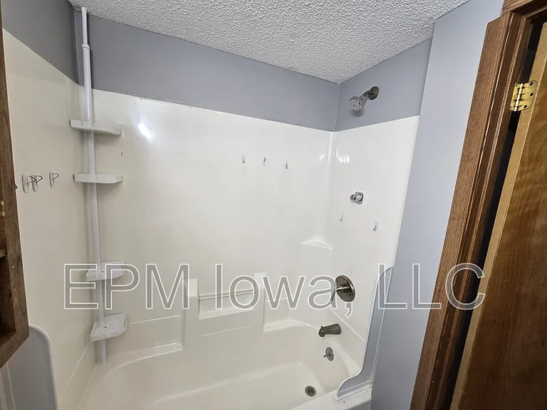 518 E 2nd St — Photo 19