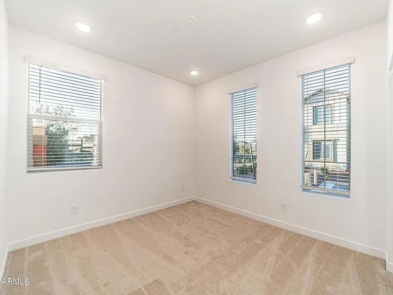 15085 W Desert Bloom St — Photo 11