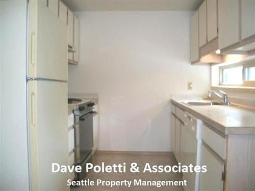 4th image of 3925 NE 45th St APT 211