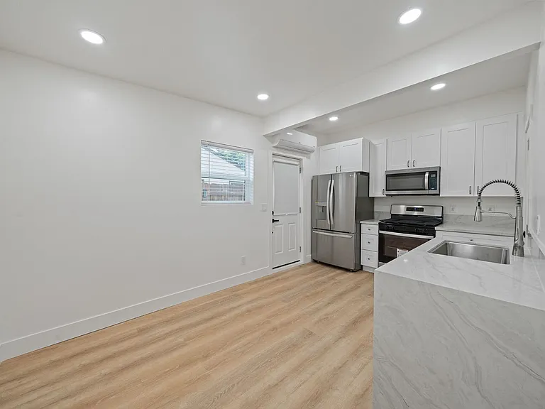 6842 Estrella Ave — Photo 6