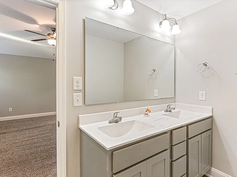 2240 Mannington Dr — Photo 28