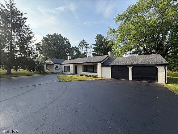 2nd image of 4055 Center Rd