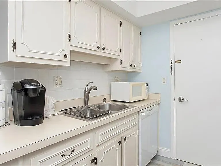 240 Seaview Ct #502 — Photo 5