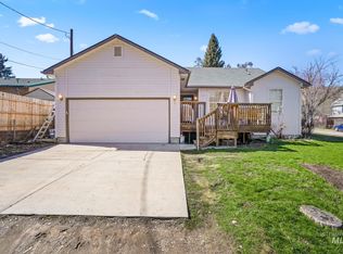 122 3rd Street Cir, Horseshoe Bend, ID 83629