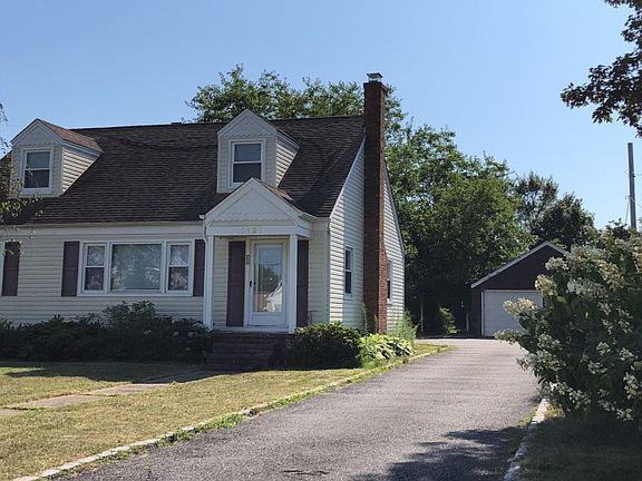 2nd image of 1121 Woodcrest Ave