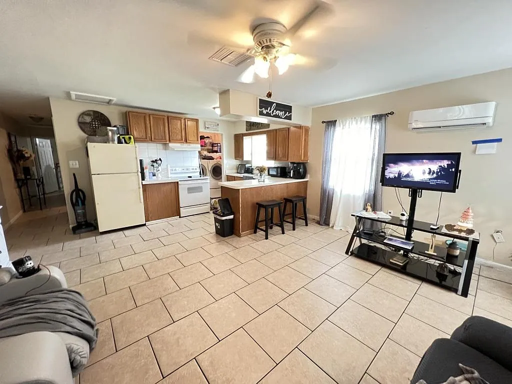 423 Alamo Dr, Lakeland, FL 33813 — Photo 3