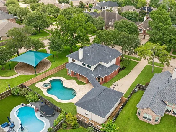 1331 Shady Bend Dr, Sugar Land, TX 77479