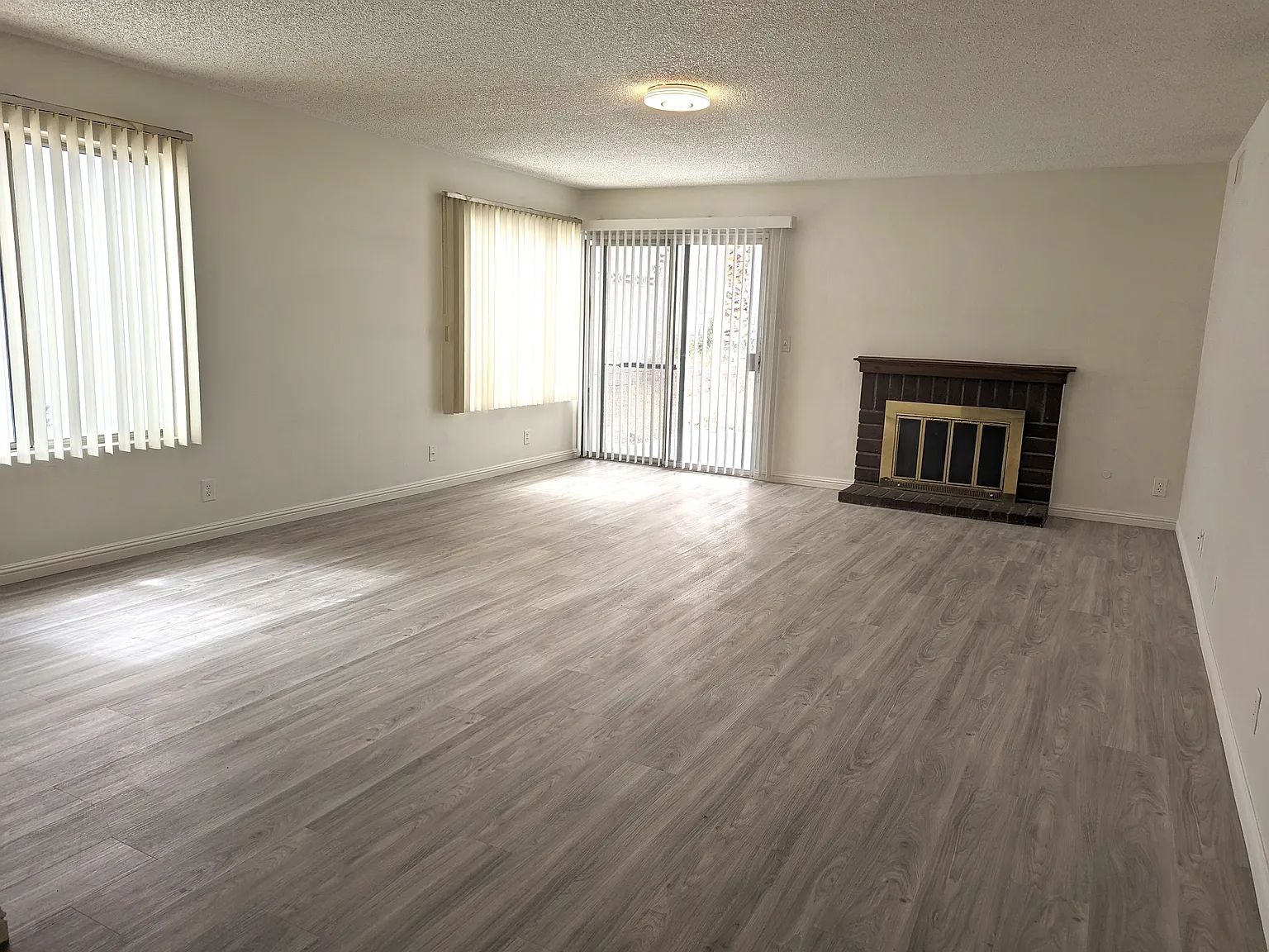 3 bed, 1280 sqft, $1,900 — Photo 4