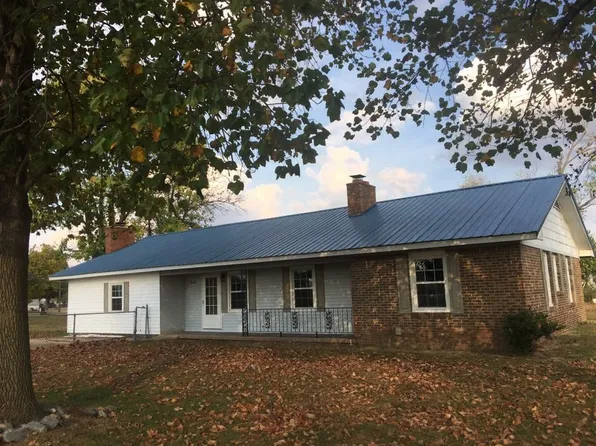 618 S 4th St, Lilbourn, MO 63862