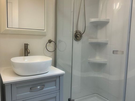 4th image of 102 N Mission St APT 1