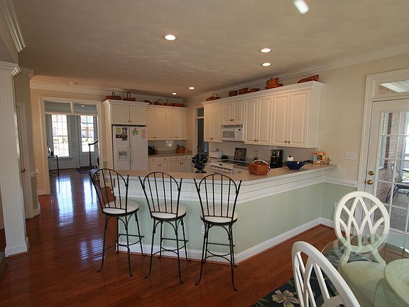 Kitchen with counter