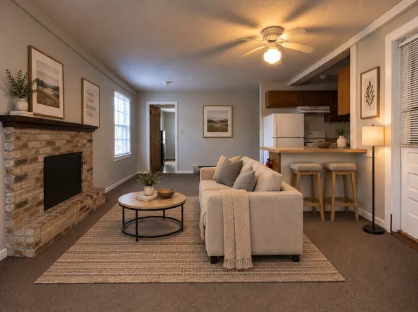 2 Bedroom Unit with a Large Front Porch, Close to Campus