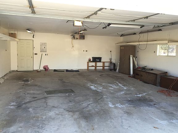 Detached 2.5 Car Garage