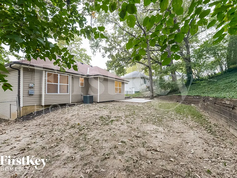 5905 NW Whispering Oaks Ln — Photo 15