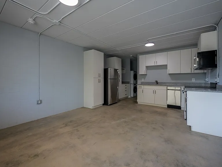 Calhoun Lofts & Thunderbird Flats — Photo 9