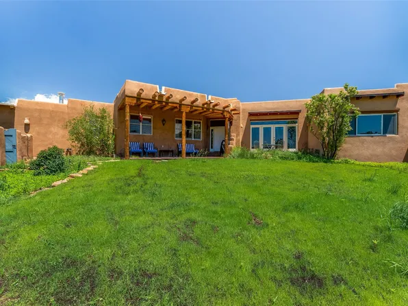 2 Poco Ln, Santa Fe, NM 87507