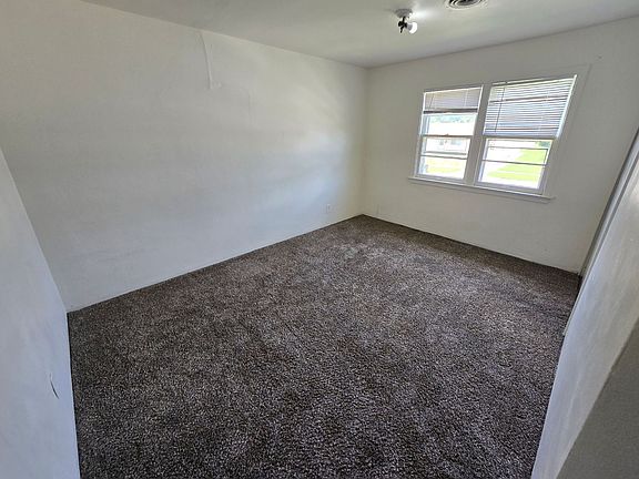 3rd image of 1600 26th St