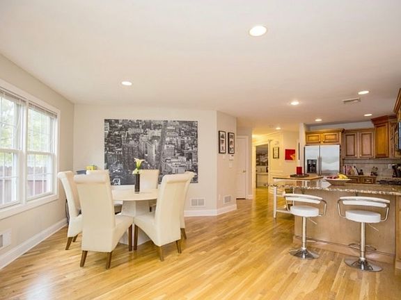 3rd image of 6 Glen Ave
