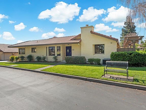 3rd image of 69 Fountain Grove Circle