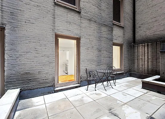 Rented by Warburg | media 6