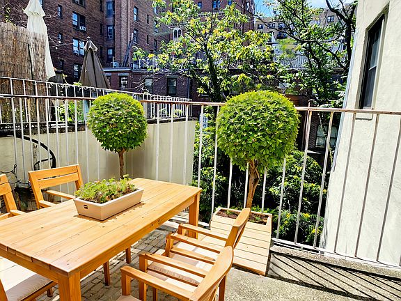 3rd image of 42 W 74th St #4C