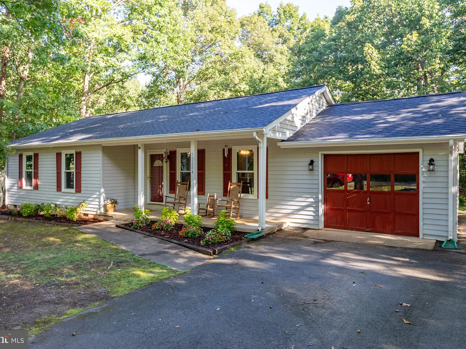 3 bed, 2.0 bath, 1224 sqft, $2,450 — Photo 2
