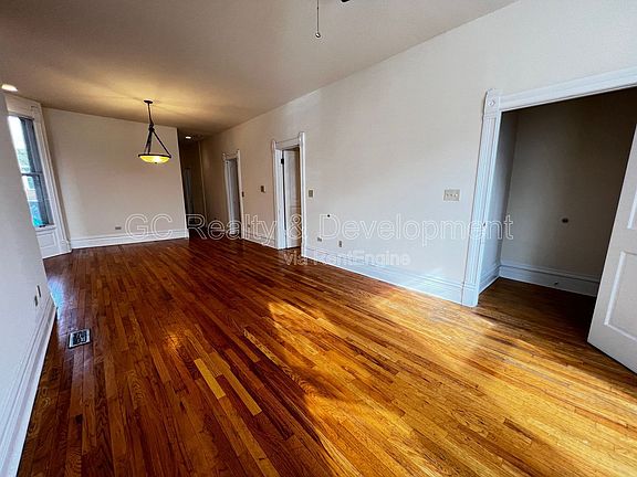 4th image of 3340 N Clifton Ave #1