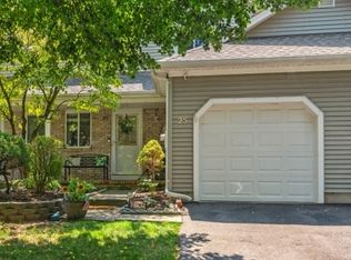 25 Meadow Pond Rd, Hamburg, NJ 07419