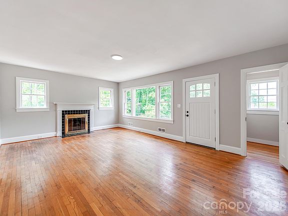 5th image of 113 Falls St