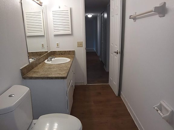 4th image of 226 Woodlake Dr