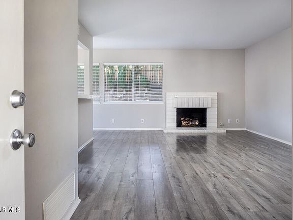 4th image of 933 Ravenwood Ave