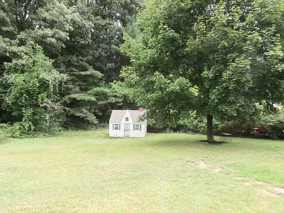 4th image of 18 Meadow Wood Dr