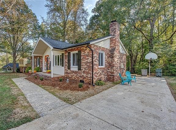 3rd image of 356 Whitethorn Dr